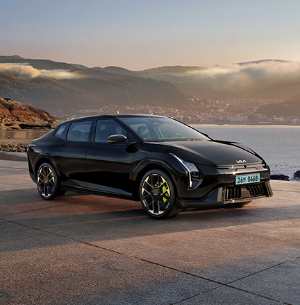 The Kia EV4 GT 전면 디자인