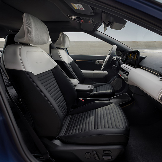 GT-Line 전용 블랙 & 화이트 인테리어